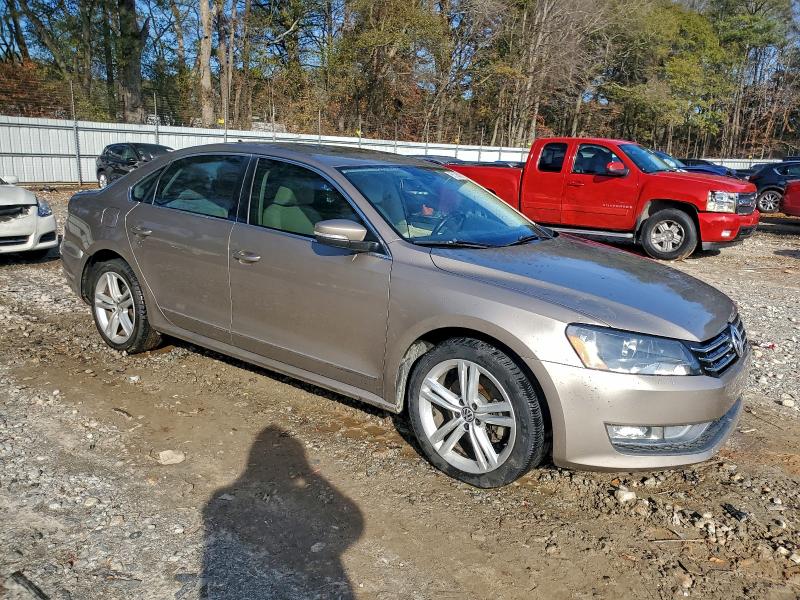 Photo 4 from auction – 2015 VOLKSWAGEN PASSAT SE with VIN 1VWBT7A35FC040287