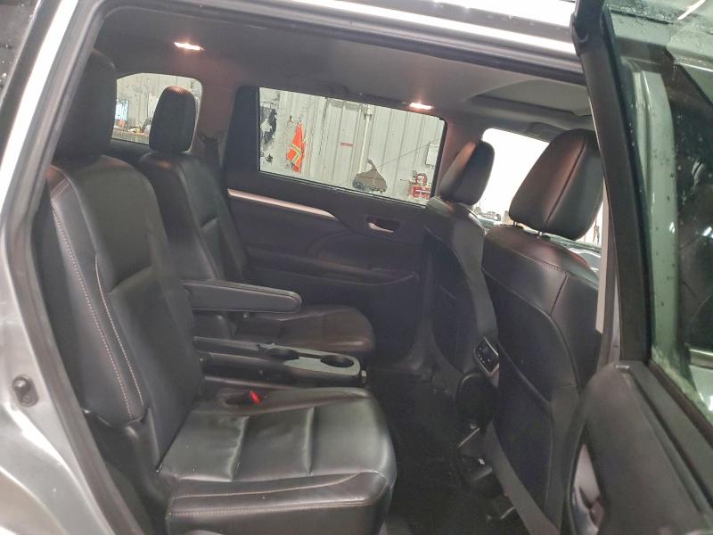 Фото 11 с аукциона – 2017 TOYOTA HIGHLANDER с VIN 5TDJZRFH8HS512271