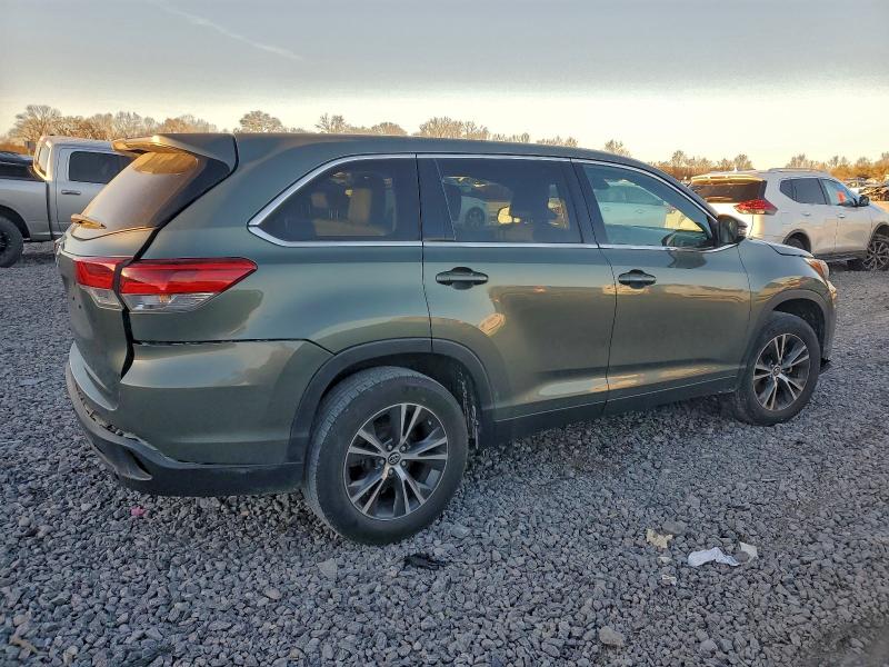 Photo 3 from auction – 2019 TOYOTA HIGHLANDER with VIN 5TDZZRFH3KS300971