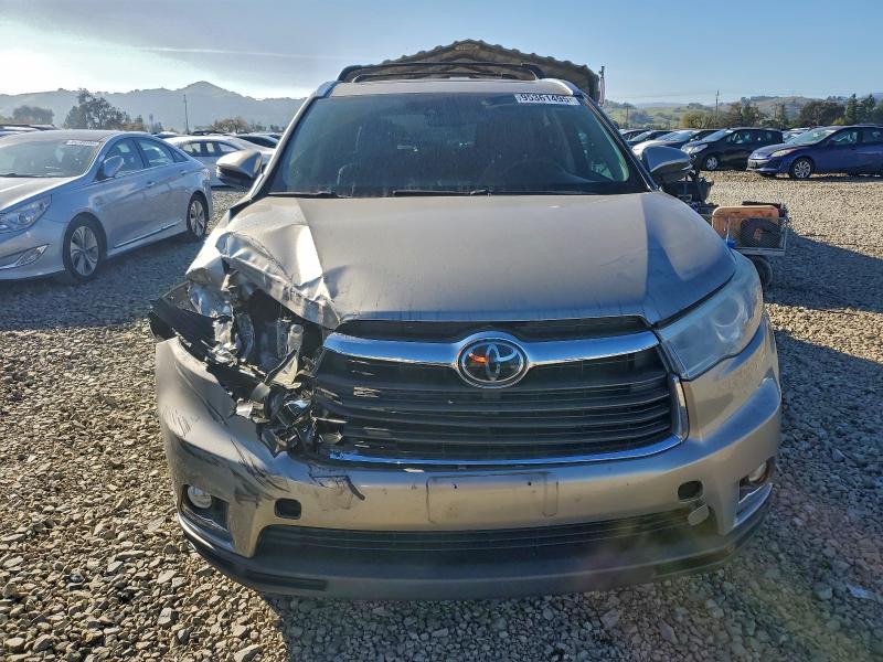 Photo 5 from auction – 2016 TOYOTA HIGHLANDER with VIN 5TDDKRFH6GS342394