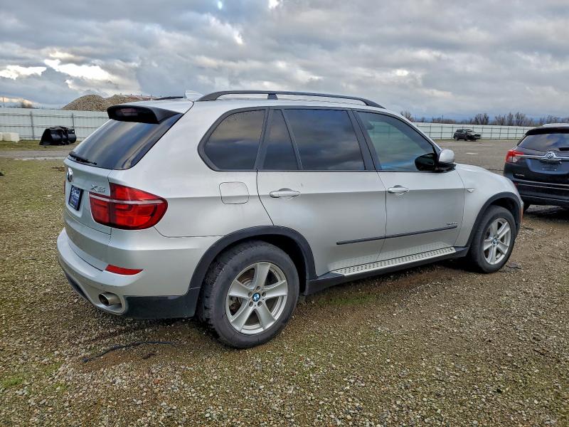 Photo 3 from auction – 2012 BMW X5 XDRIVE3 with VIN 5UXZW0C59CL671083