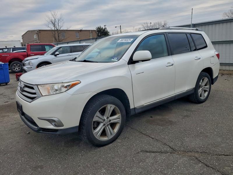 TOYOTA HIGHLANDER 2013 with VIN 5TDDK3EH2DS229813 - Photo from auction