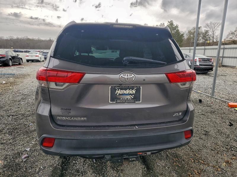 Photo 6 from auction – 2017 TOYOTA HIGHLANDER with VIN 5TDKZRFH8HS225971