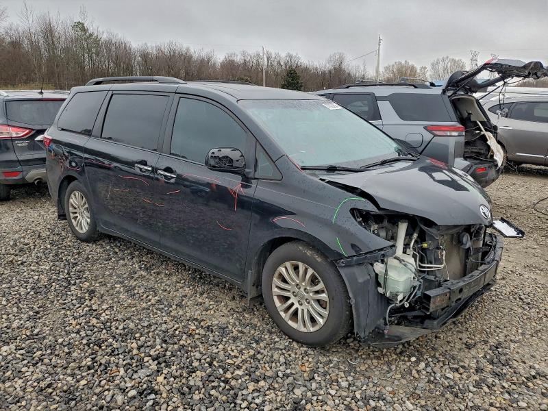 Photo 4 from auction – 2015 TOYOTA SIENNA XLE with VIN 5TDYK3DCXFS539735
