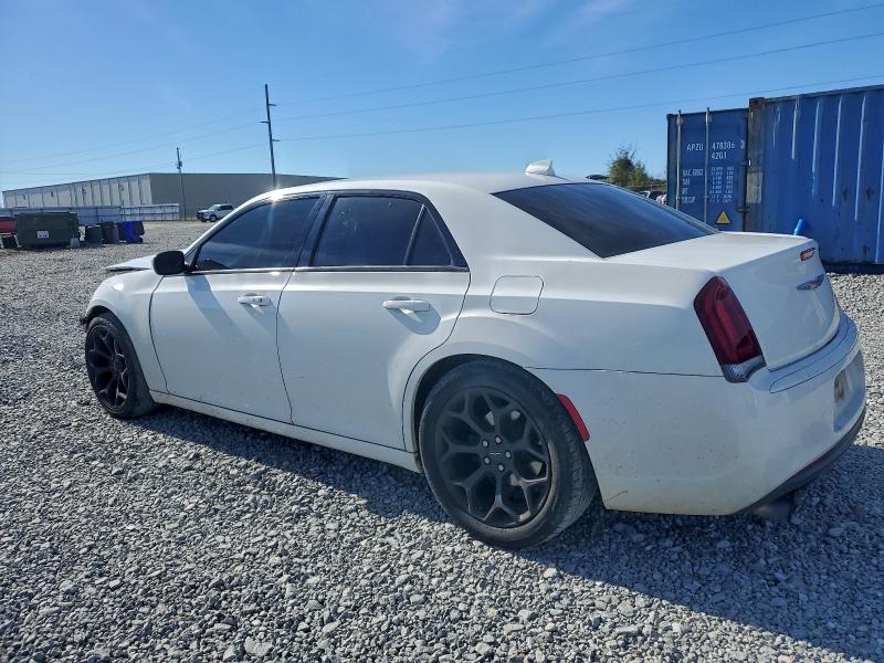 Photo 2 from auction – 2019 CHRYSLER 300 S with VIN 2C3CCABG8KH559710
