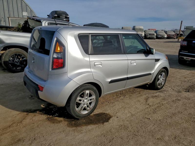 Photo 3 from auction – 2010 KIA SOUL + with VIN KNDJT2A28A7031769