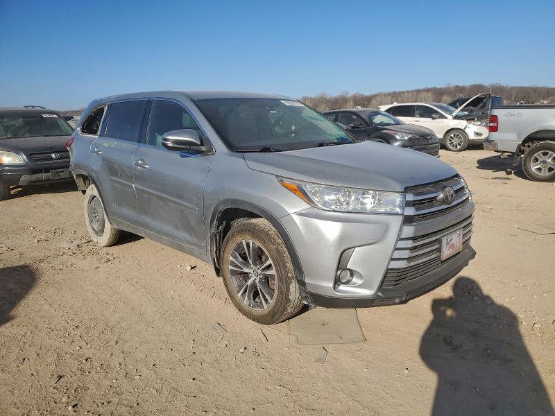 Photo 4 from auction – 2018 TOYOTA HIGHLANDER with VIN 5TDBZRFH0JS840228