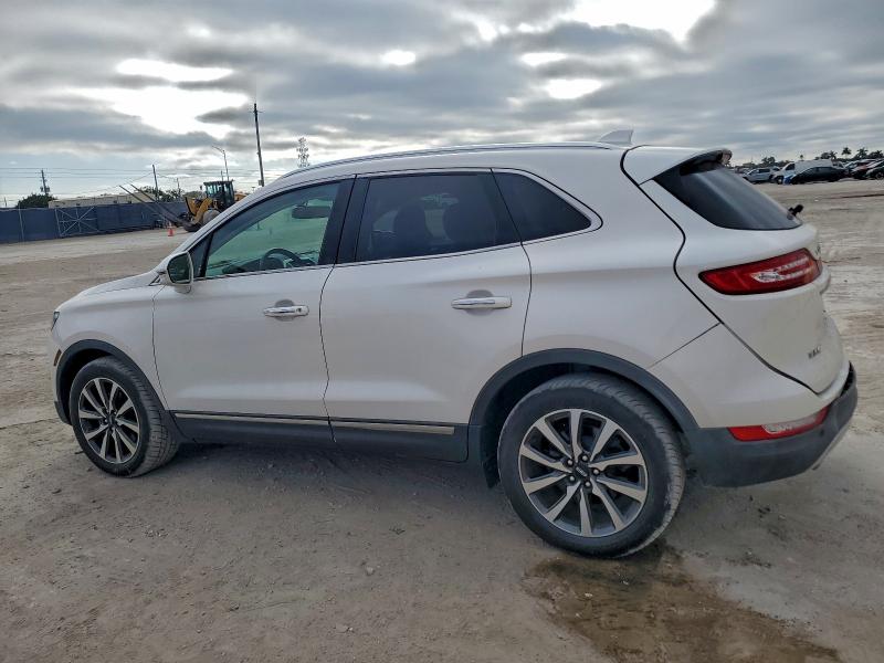 Photo 2 from auction – 2019 LINCOLN MKC RESERV with VIN 5LMCJ3C98KUL46193