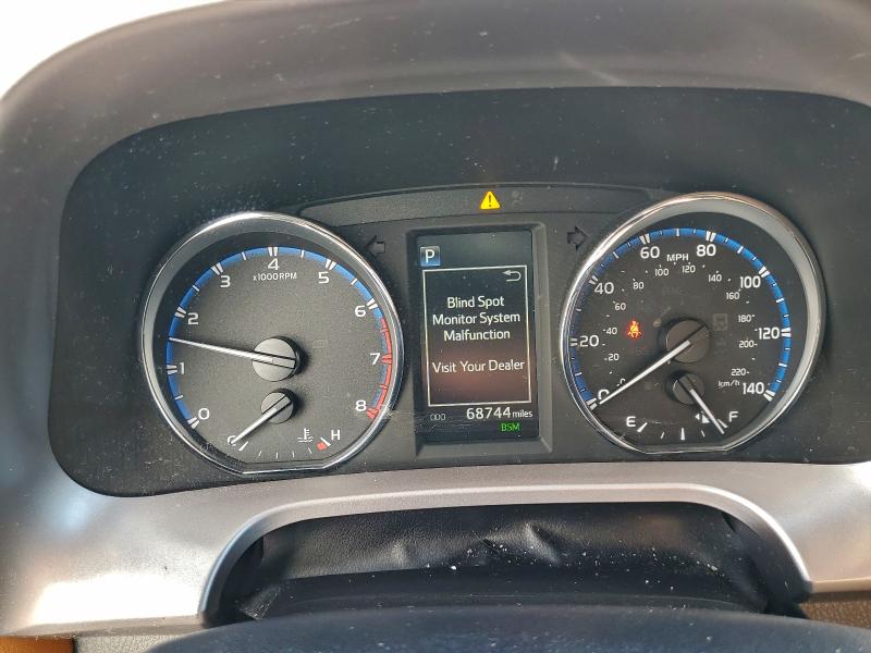 Photo 9 from auction – 2017 TOYOTA RAV4 LIMIT with VIN JTMDFREV7HD217333