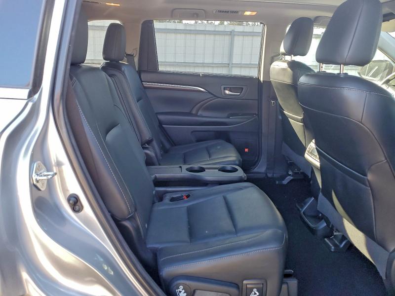 Photo 11 from auction – 2015 TOYOTA HIGHLANDER with VIN 5TDDKRFHXFS150622