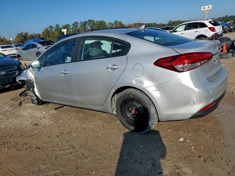 Photo 2 from auction – 2017 KIA FORTE LX with VIN 3KPFK4A73HE038199