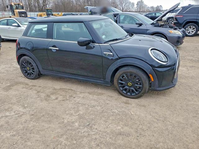 Photo 4 from auction – 2023 MINI COOPER SE with VIN WMW13DJ07P2S72591