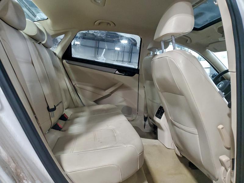 Photo 10 from auction – 2014 VOLKSWAGEN PASSAT SE with VIN 1VWBN7A34EC013767