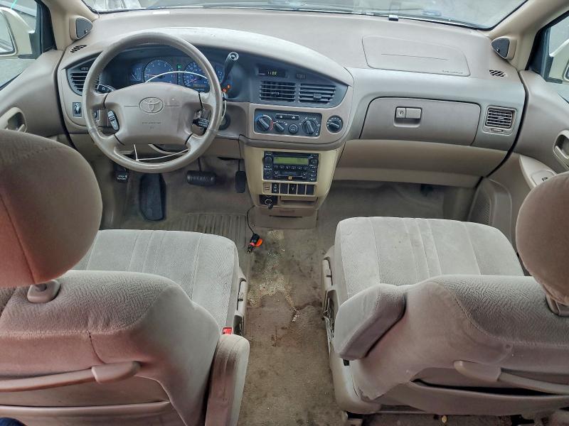 Photo 8 from auction – 2002 TOYOTA SIENNA LE with VIN 4T3ZF13C22U463984