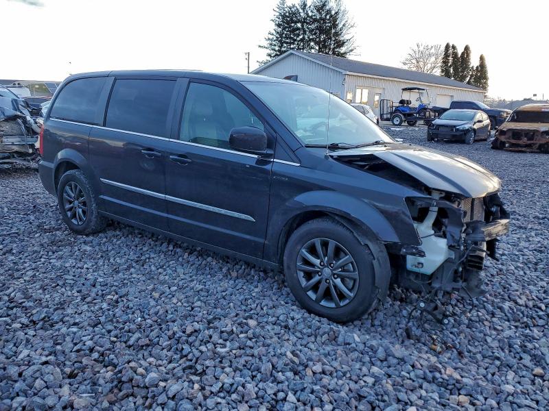 Photo 4 from auction – 2015 CHRYSLER TOWN & COU with VIN 2C4RC1HG3FR754157