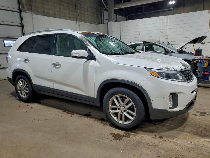 Photo 4 from auction – 2014 KIA SORENTO LX with VIN 5XYKT3A62EG505656