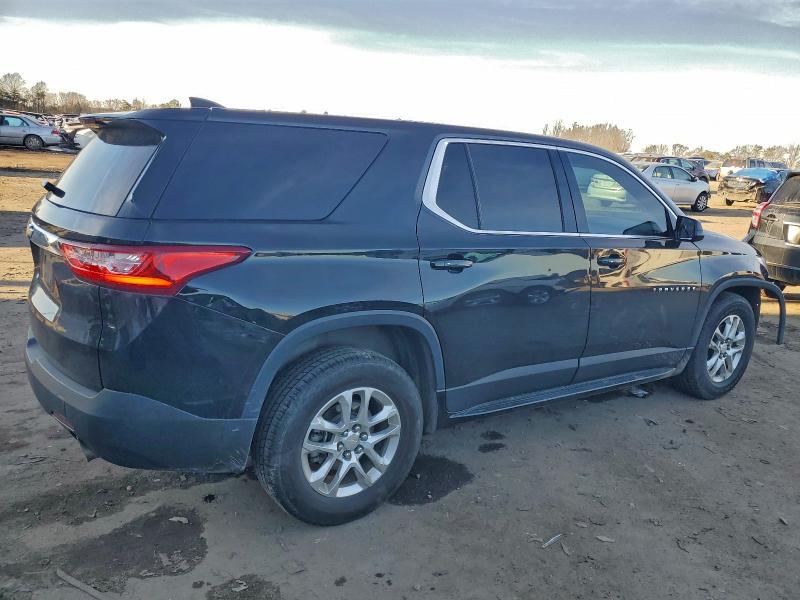 Photo 3 from auction – 2018 CHEVROLET TRAVERSE L with VIN 1GNERFKW0JJ266332