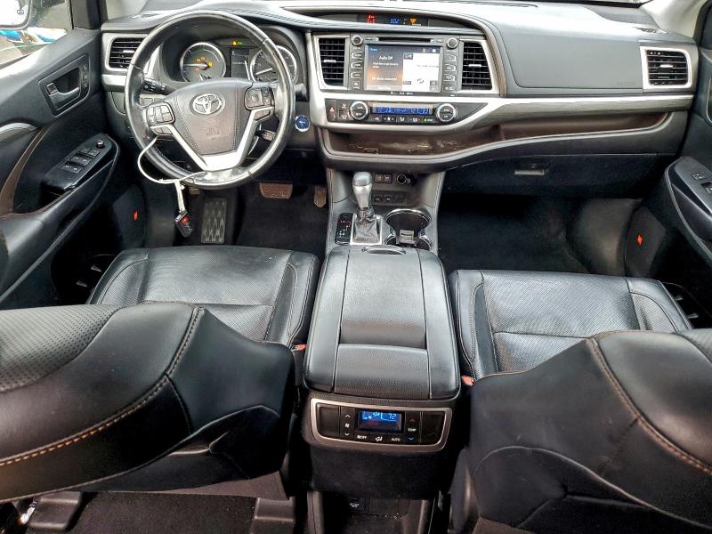 Photo 8 from auction – 2018 TOYOTA HIGHLANDER with VIN 5TDDGRFH4JS049148