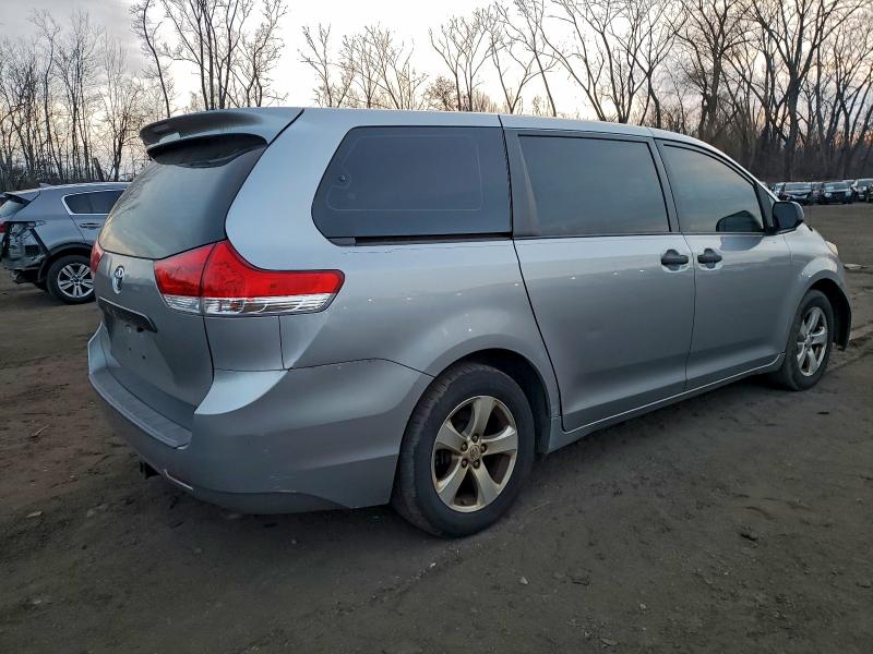 Photo 3 from auction – 2013 TOYOTA SIENNA with VIN 5TDZK3DC3DS323954