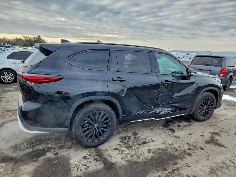 Foto 3 de la subasta – 2023 TOYOTA HIGHLANDER con VIN 5TDKDRBH2PS527730