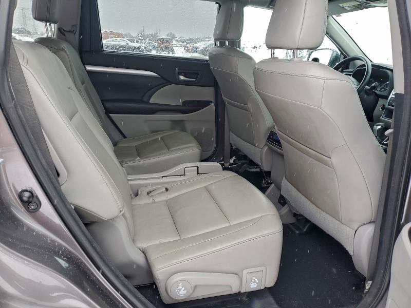 Photo 11 from auction – 2017 TOYOTA HIGHLANDER with VIN 5TDJZRFH0HS429949
