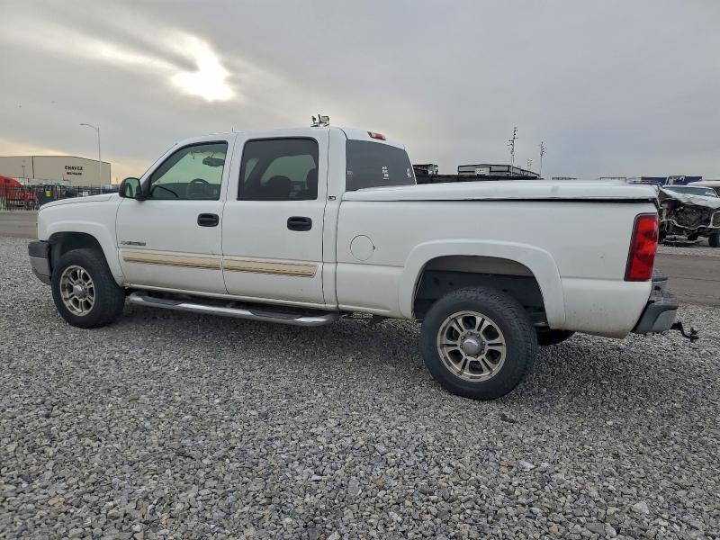 Photo 2 from auction – 2003 CHEVROLET SILVERADO with VIN 1GCHC23U83F239298
