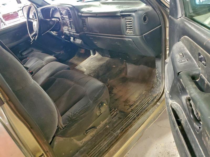Photo 8 from auction – 2000 CHEVROLET SILVERADO with VIN 1GCGK24U0YE101507