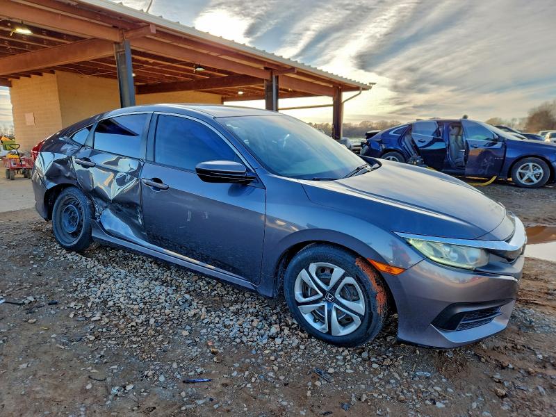 Photo 4 from auction – 2018 HONDA CIVIC LX with VIN 19XFC2F54JE030319