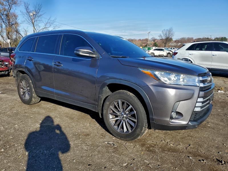 Photo 4 from auction – 2019 TOYOTA HIGHLANDER with VIN 5TDJZRFH2KS571369