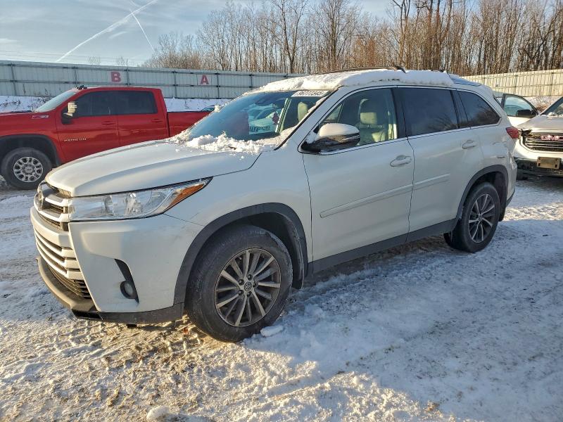 TOYOTA HIGHLANDER 2019 with VIN 5TDJZRFH6KS599675 - Photo from auction