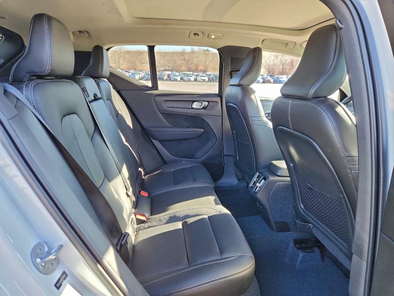 Photo 11 from auction – 2023 VOLVO XC40 PLUS with VIN YV4L12UW6P2108509