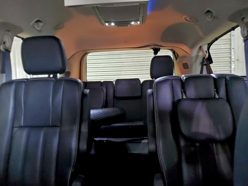 Photo 10 from auction – 2014 CHRYSLER TOWN & COU with VIN 2C4RC1BG6ER418588