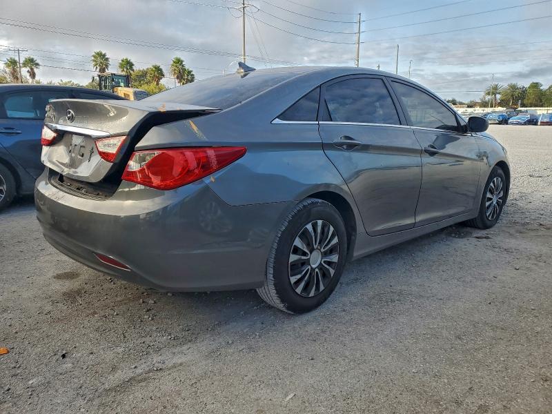 Photo 3 from auction – 2011 HYUNDAI SONATA GLS with VIN 5NPEB4AC3BH177082