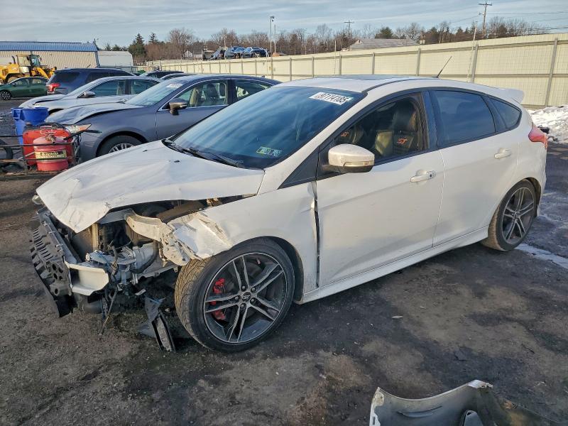 FORD FOCUS ST 2016 with VIN 1FADP3L94GL357186 - Photo from auction