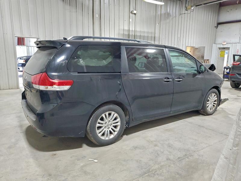 Photo 3 from auction – 2012 TOYOTA SIENNA XLE with VIN 5TDYK3DC2CS179050