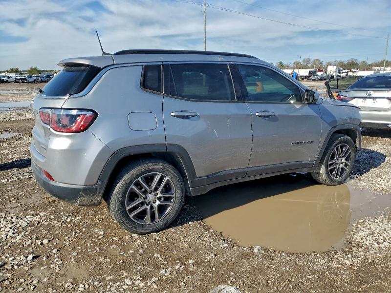 Foto 3 de la subasta – 2019 JEEP COMPASS LA con VIN 3C4NJCBB7KT638738