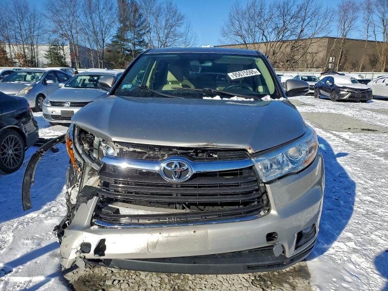 Photo 5 from auction – 2014 TOYOTA HIGHLANDER with VIN 5TDBKRFH0ES045108