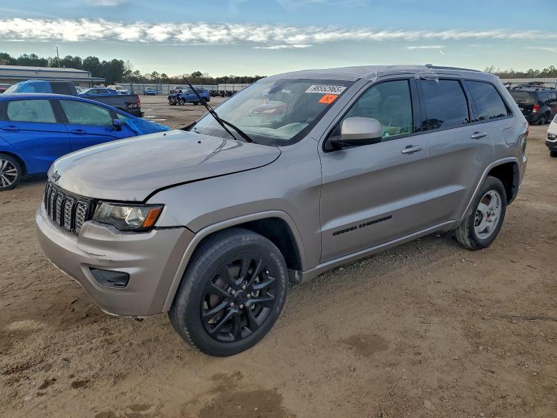JEEP GRAND CHER 2018 with VIN 1C4RJFAG5JC217501 - Photo from auction