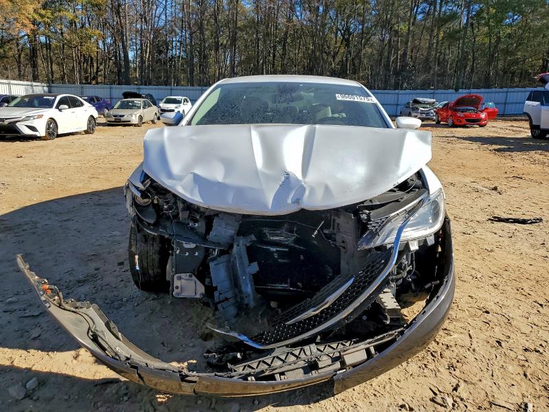 Photo 5 from auction – 2015 CHRYSLER 200 LIMITE with VIN 1C3CCCAB4FN587017