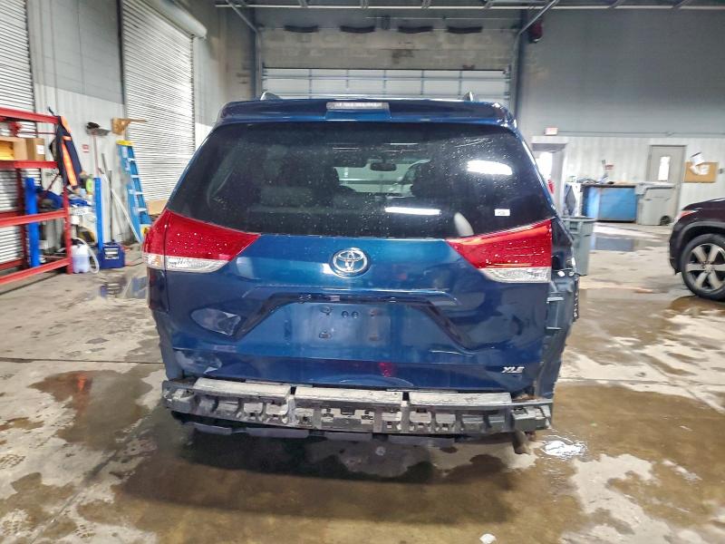 Photo 6 from auction – 2011 TOYOTA SIENNA XLE with VIN 5TDYK3DC1BS145745
