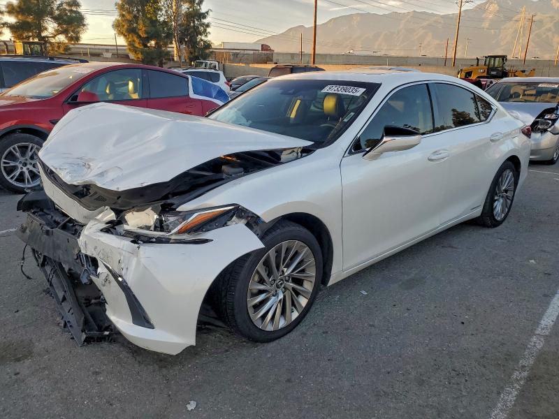 LEXUS ES 2019 with VIN JTHB21B15K2014352 - Photo from auction