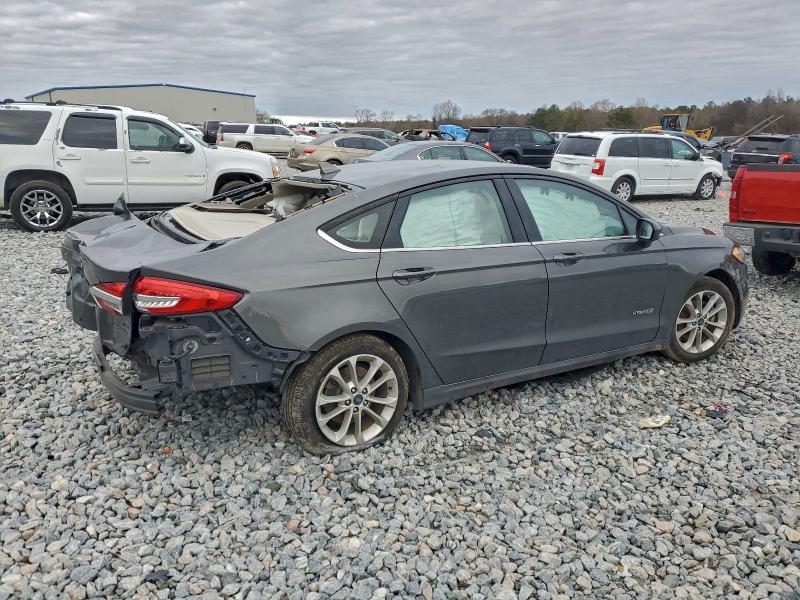 Photo 3 from auction – 2019 FORD FUSION with VIN 3FA6P0LU6KR242448