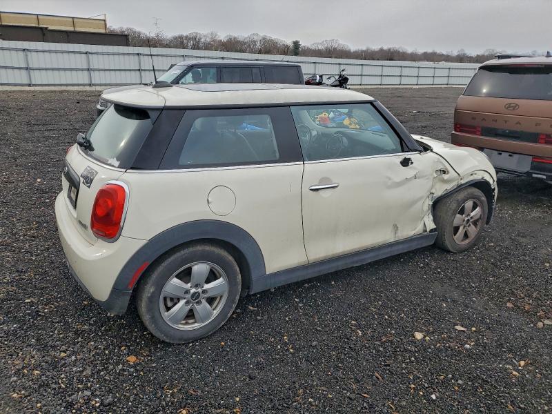 Photo 3 from auction – 2016 MINI COOPER with VIN WMWXP5C52G3B14900
