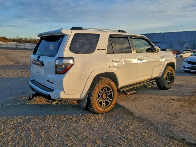 Photo 3 from auction – 2017 TOYOTA 4RUNNER SR with VIN JTEBU5JR6H5473497