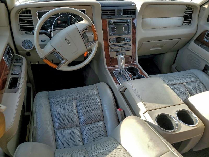 Photo 8 from auction – 2011 LINCOLN NAVIGATOR with VIN 5LMJJ2J5XBEJ07160
