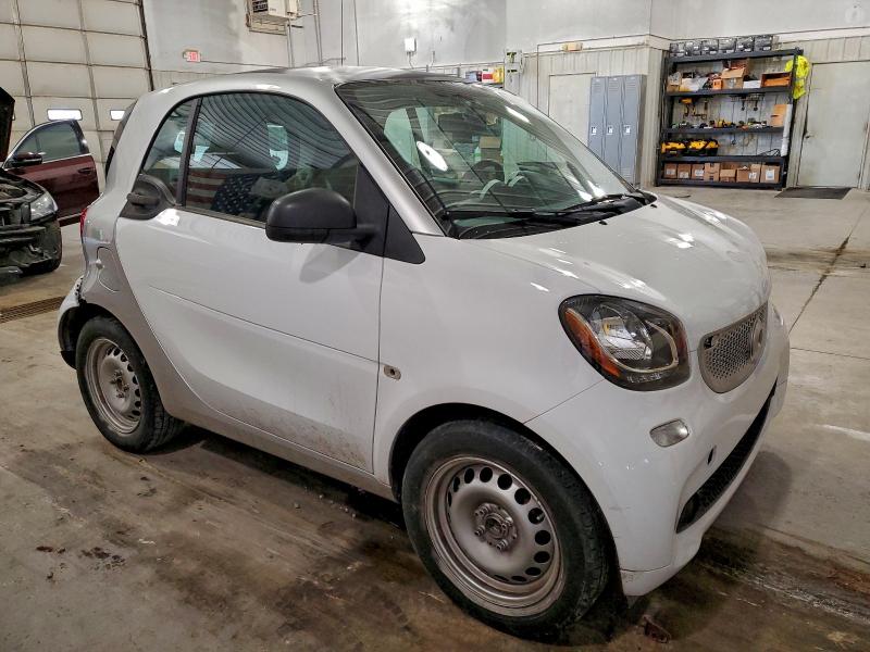 Photo 4 from auction – 2016 SMART FORTWO with VIN WMEFJ5DA0GK127578