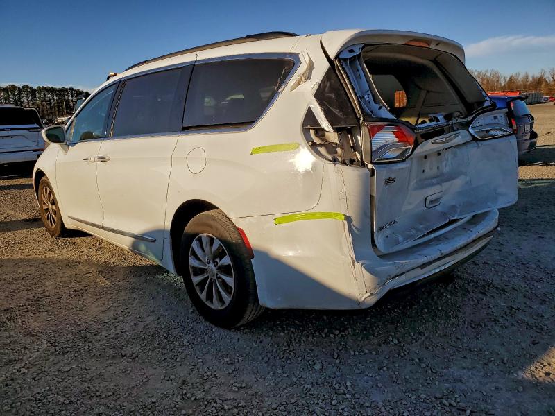 Photo 2 from auction – 2017 CHRYSLER PACIFICA T with VIN 2C4RC1BG9HR527082