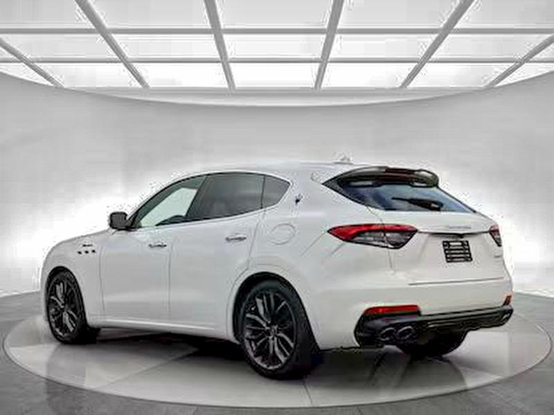 Снимка 3 от търг – 2022 MASERATI LEVANTE MO с VIN ZN661YUM5NX394711