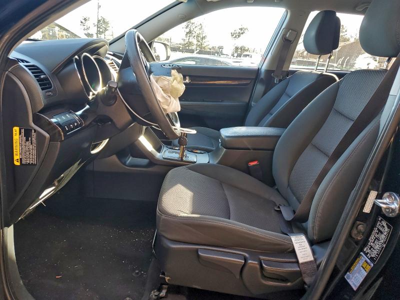 Photo 7 from auction – 2011 KIA SORENTO with VIN 5XYKTCA17BG032756