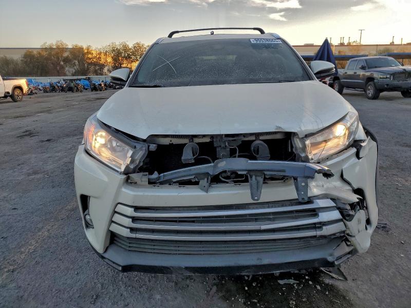 Photo 5 from auction – 2017 TOYOTA HIGHLANDER with VIN 5TDKZRFH7HS521810